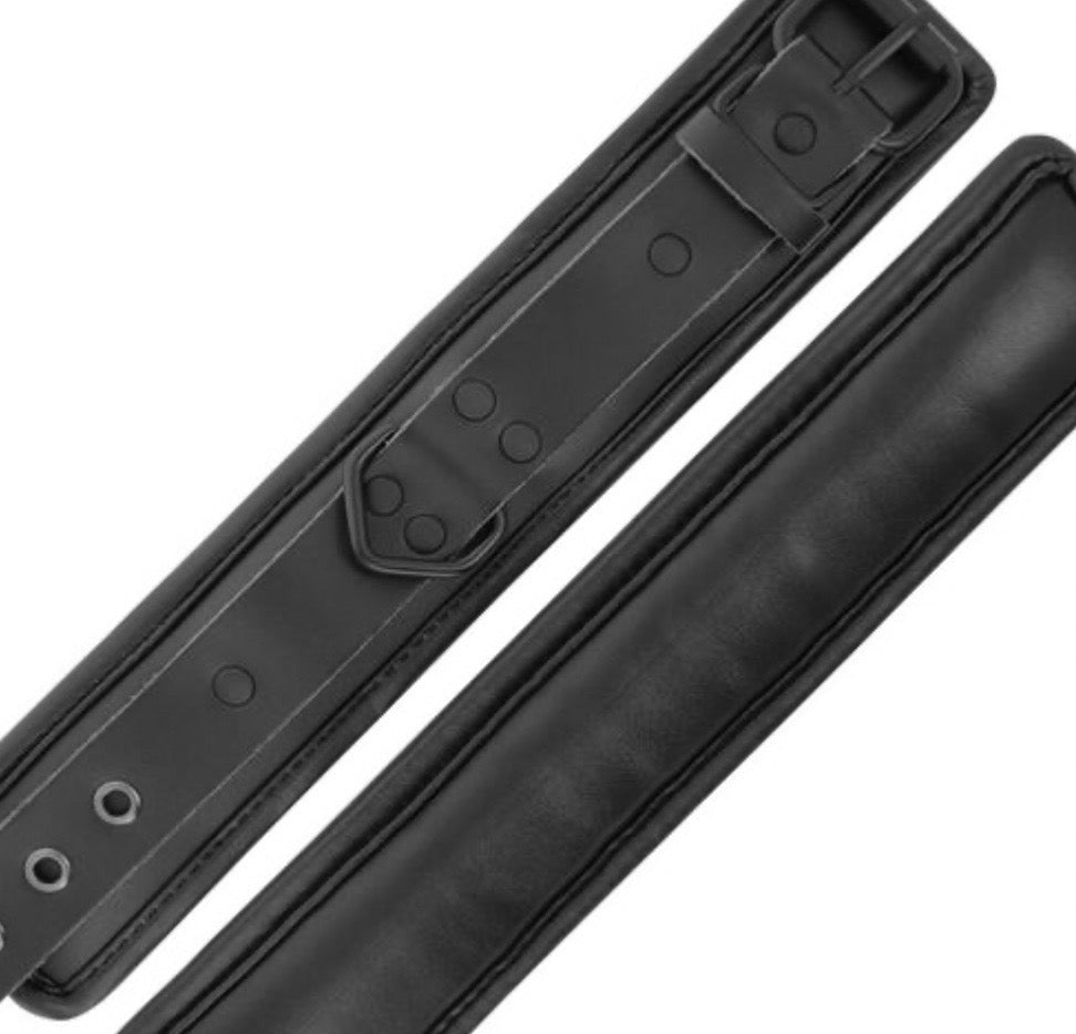 Conjunto Darkenes- Collar, esposas y tobilleras de cuero