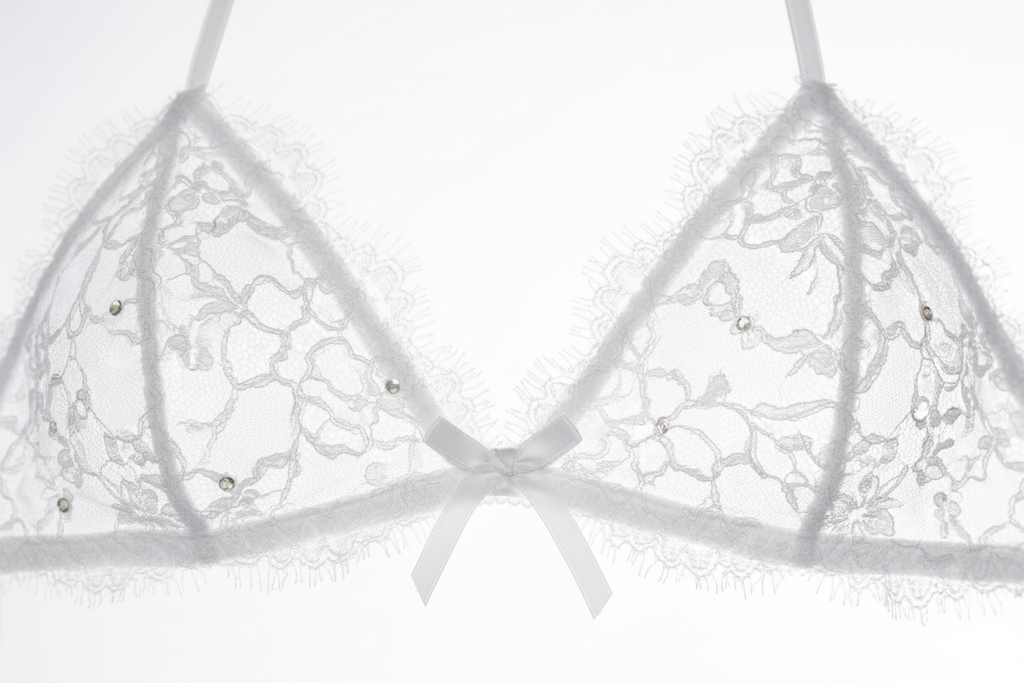 Detalle encaje y strass